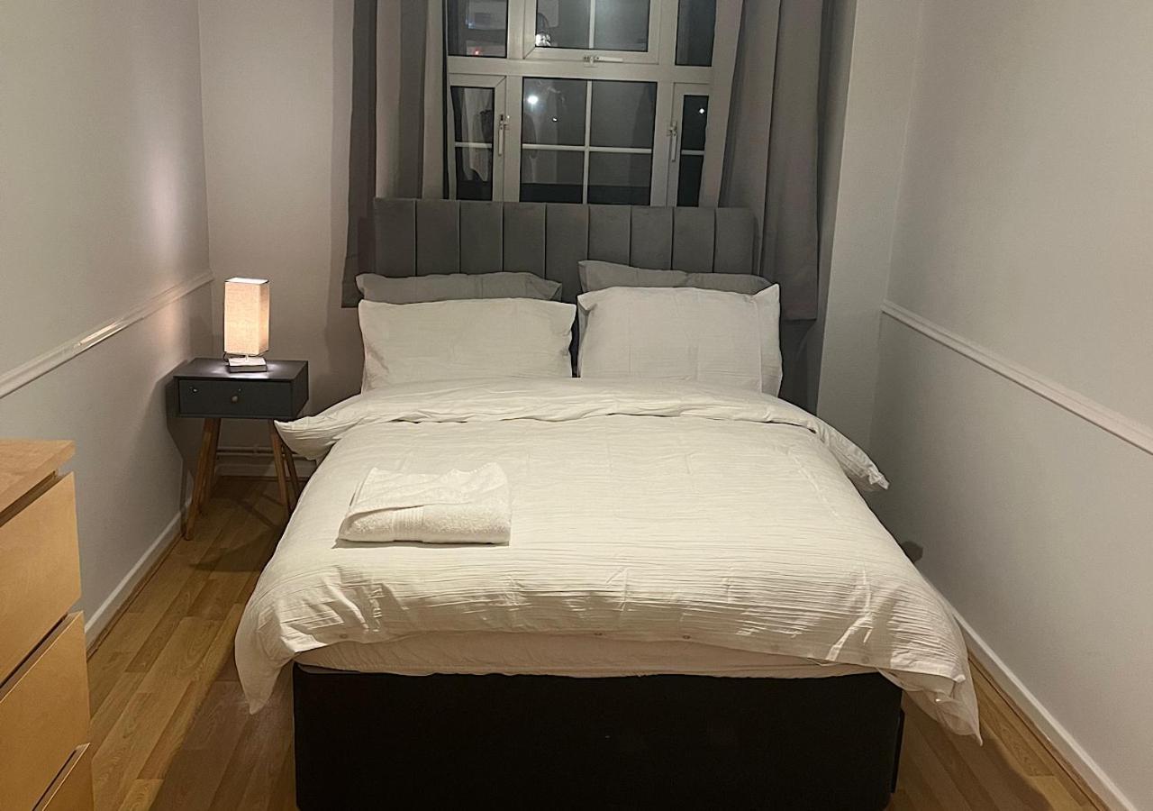 Lovely 2 Bedroom Apartment With Parking Space Londra Esterno foto