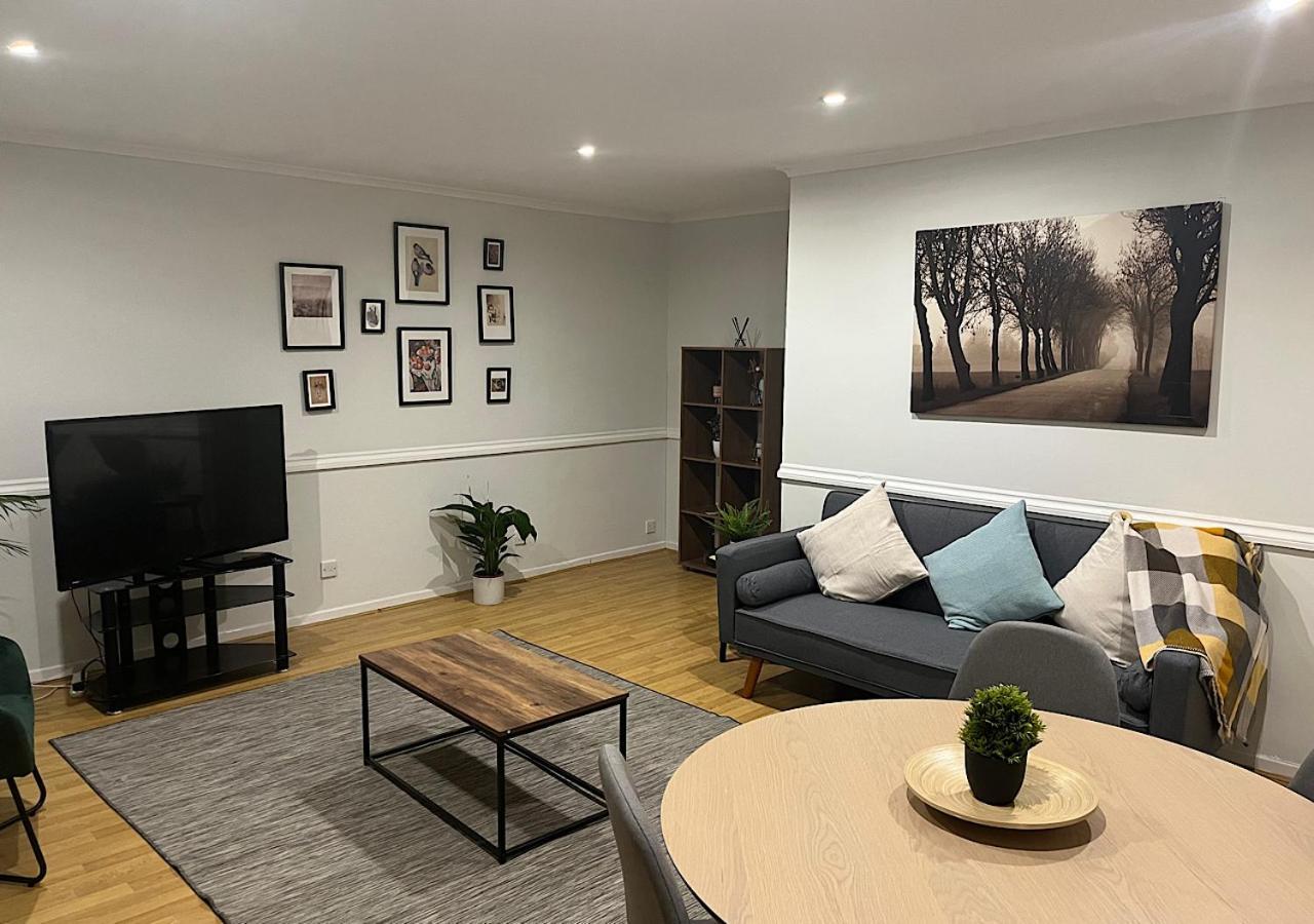 Lovely 2 Bedroom Apartment With Parking Space Londra Esterno foto